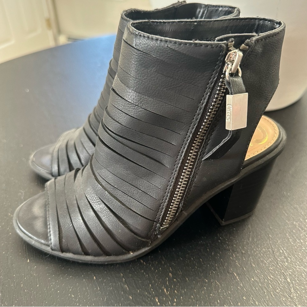Circus by Sam Edelman Kesler Peep Toe Heeled Bootie Size 6